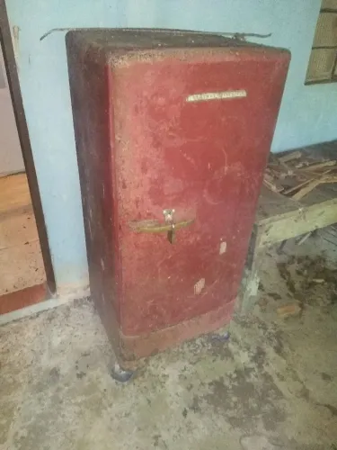Antiga geladeira GE para restaurar 