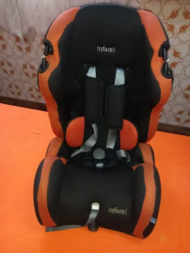 Cadeirinha para Auto Infanti (Preta e Laranja) - Excelente Estado