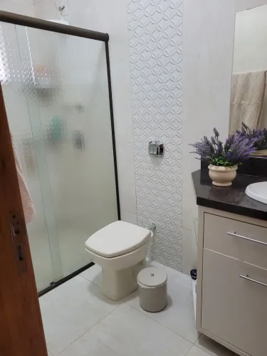 Ótima casa a venda, 190 m2, 1 suíte, 2 quartos 2 banheiros 1 lavabo, BairroPioneiros 3.
