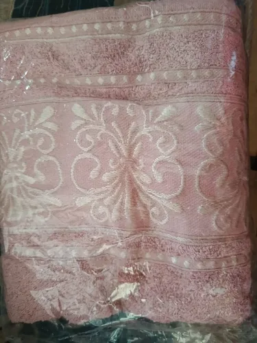 Cama, mesa e banho