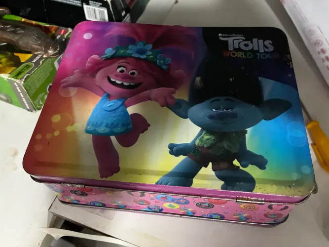 Caixa metálica trolls World Tour Original DreamWorks