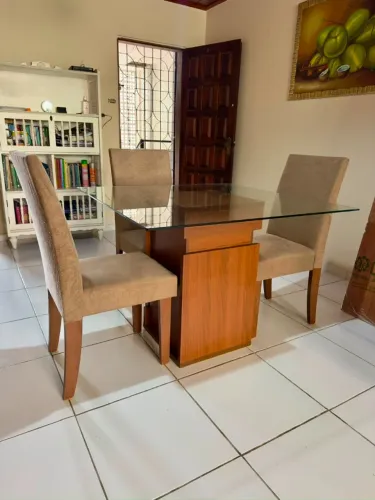 Mesa de Jantar de Vidro 1x1m + 4 Cadeiras Estofadas