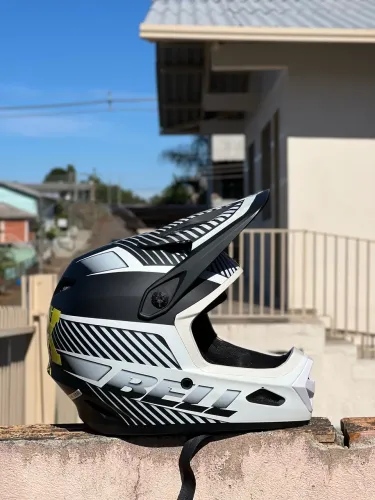 Capacete Full Face Bell Transfer Downhill Freeride Bmx Cor Preto/Branco Tamanho M