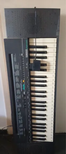 Teclado YAMAHA PSR100 