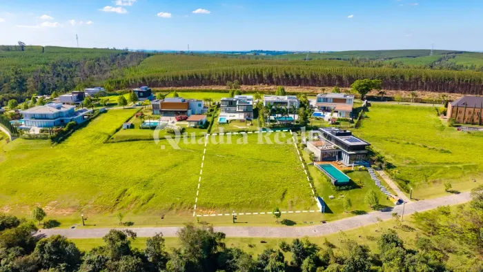 Terreno com vista previlegiada à venda no Condomínio Porto São Pedro em Porto Feliz