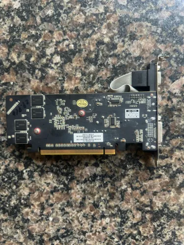 Placa de vídeo GForce G210