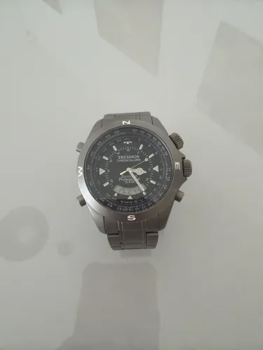 Relógio Technos modelo a titanium 15 ATM