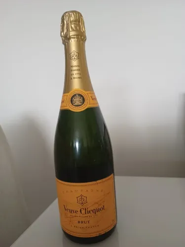 Champagne Veuve Clicquot Brut 750ml Original Lacrada - R$ 270