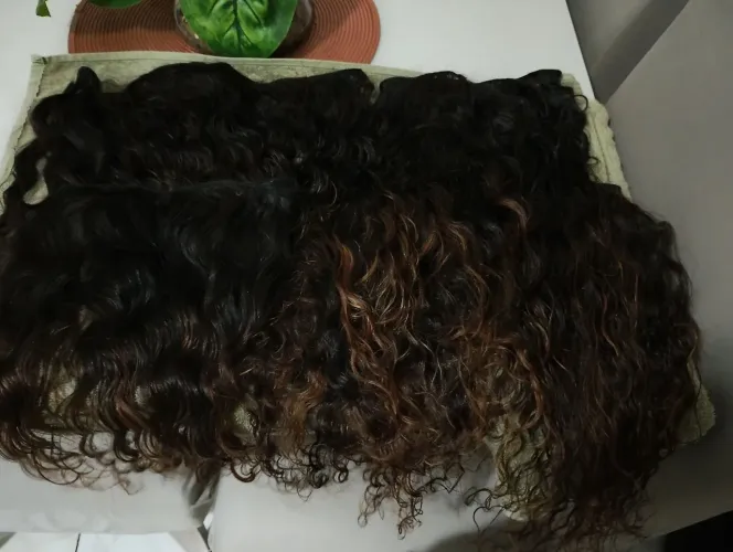 Cabelo 100%humano,todo telado morena iluminada,2 meses de uso,50/55 cm a cabeça toda