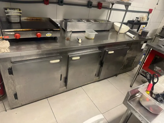Balcão Refrigerado 3 portas - 2,55m x 0,70m