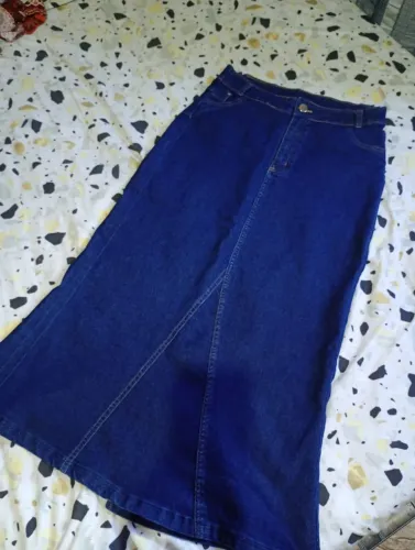 Roupas femininas em lote - ótimo custo-benefício- jeans - vestidos e saias