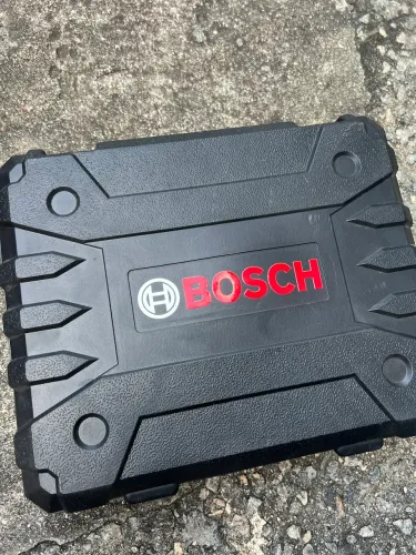 Furadeira e lixadeira Bosch.