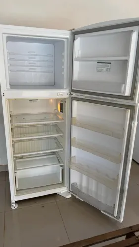 GELADEIRA CONSUL POR APENAS 900,00 reais