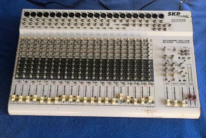 Vendo mesa de áudio profissional! 