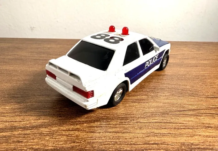 Miniatura viatura da polícia anos 90