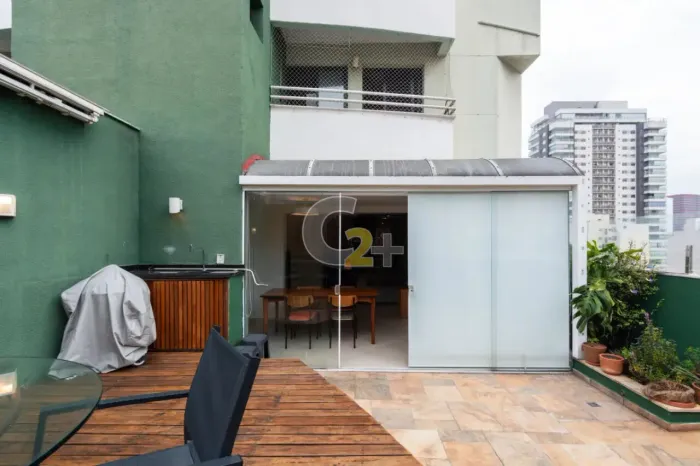 Apartamento Duplex à venda em Pinheiros com 2 suítes e 2 vagas