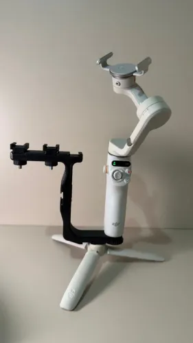 Gimbal DJI Osmo Mobile 6 + Suporte LED + Case