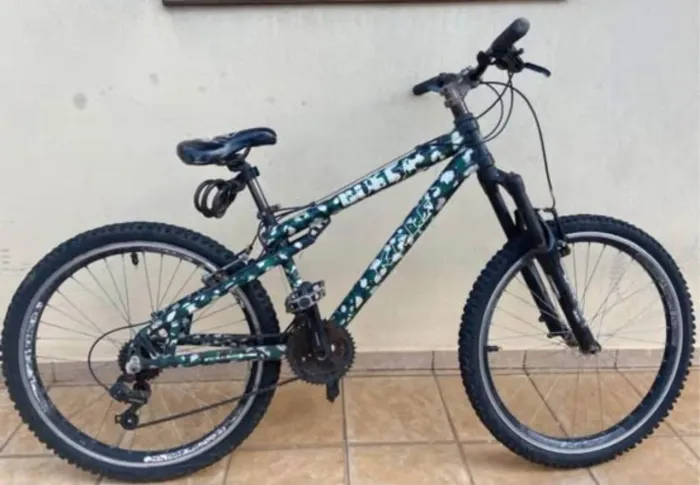 Bicicleta Kalf Bull ,importada suspensão 130mm launch ,kit shimano e aro VMAX