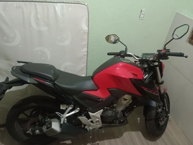 Twister 300f único dono 970 km