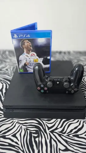 Ps4 slim semi-novo.