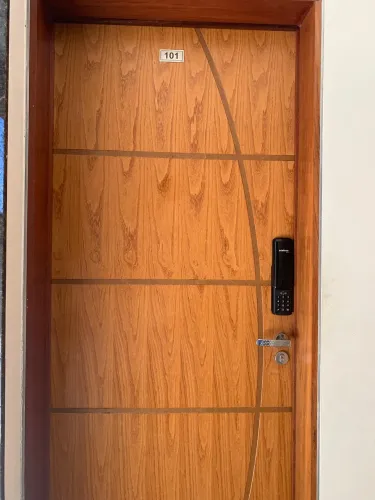IMPERDÍVEL- Aluga apartamento semimobiliado com 3 quartos 