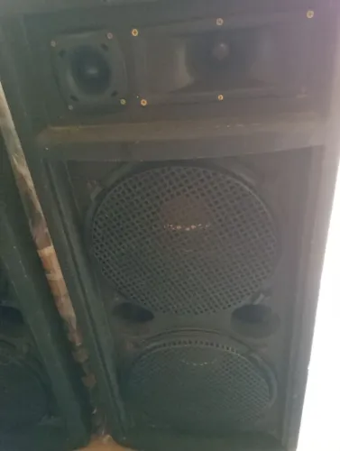 Caixas de som SP4