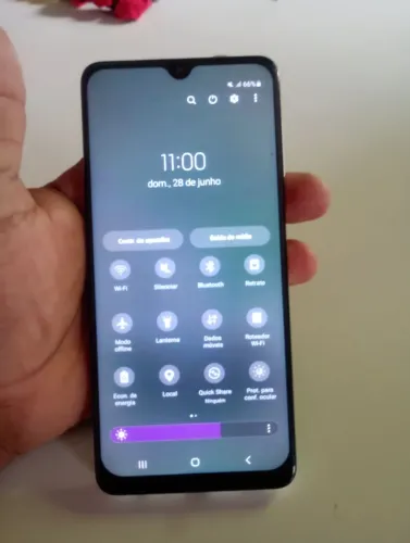 Vende-se celular. 