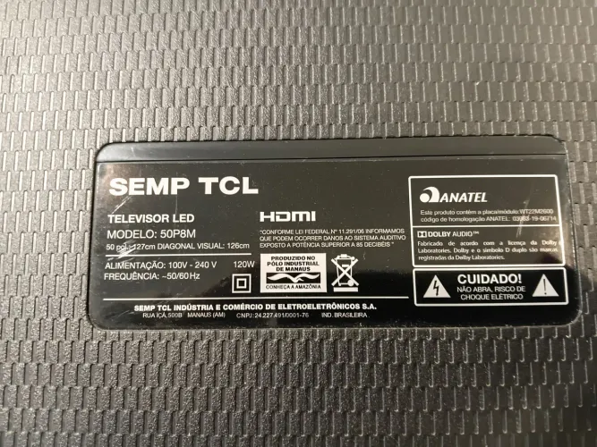 Televisão TCL 50'' inclui suportes e cabos