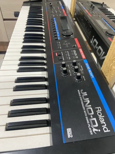Teclado Sintetizador Roland Juno Di