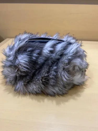 Necessaire maquiagem pelúcia Botswana