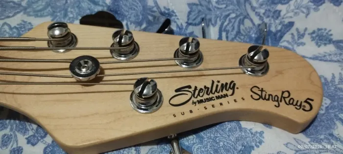 Baixo 5 cordas Sterling Music Man Stingray 5