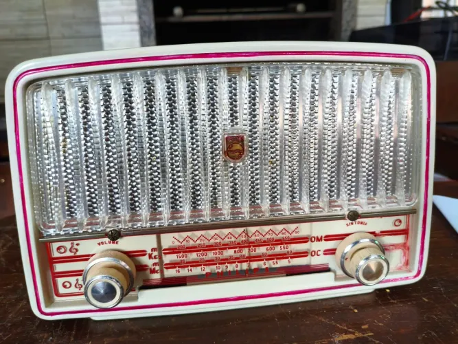 Rádio antigo Philips BR246U