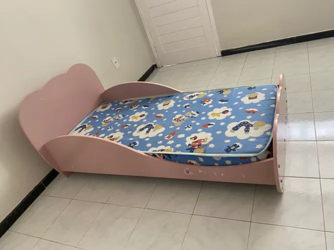 Cama infantil com colchão