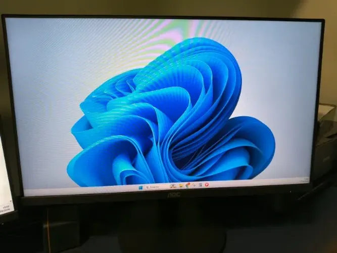 MONITOR 24" AOC AJUSTE DE ALTURA