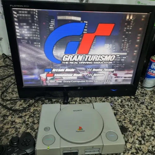 PlayStation 1 Fat (Pico Station) + SD 32GB com 52 Jogos - Pronto pra Jogar