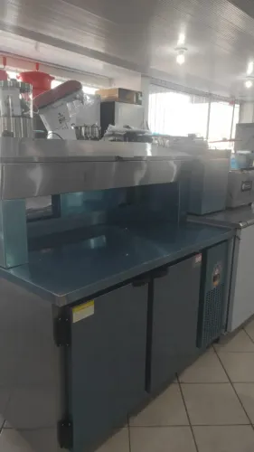 Bh Balcão refrigerado c/ Condimentadora 1,35M C/tampa