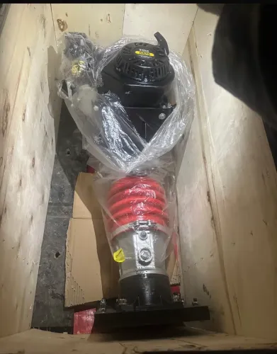 Vendo compactador de solo tipo sapo a gasolina 7 Hp motor 4 tempos nagano