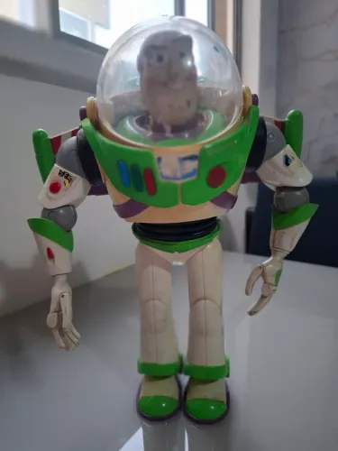 Boneco Buzz Lightyear