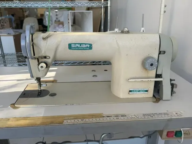 MAQUINA DE COSTURA INDUSTRIAL RETA SIRUBA