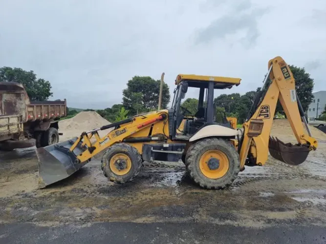 Retroescavadeira JCB 3C 4x4 - Ano 2009
