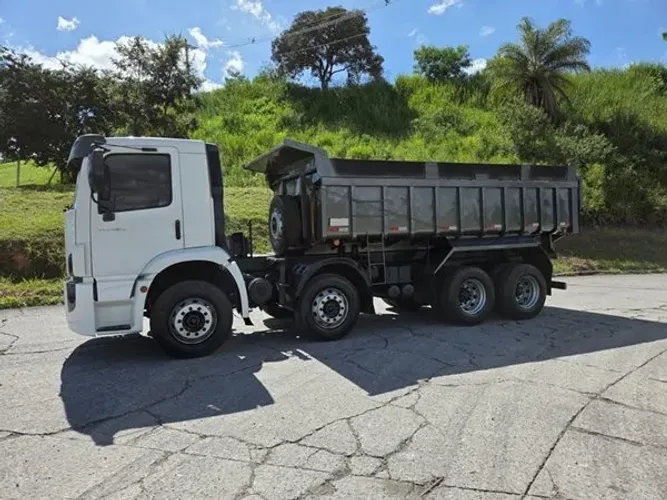 VW 24250 const 8x2 bitruck ano 2011 caçamba