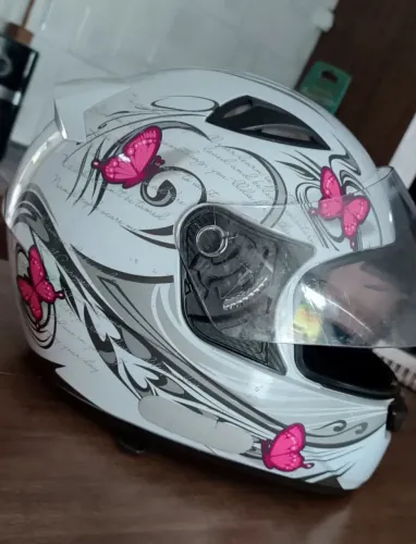 Vendo capacete feminino personalizado tamanho 58