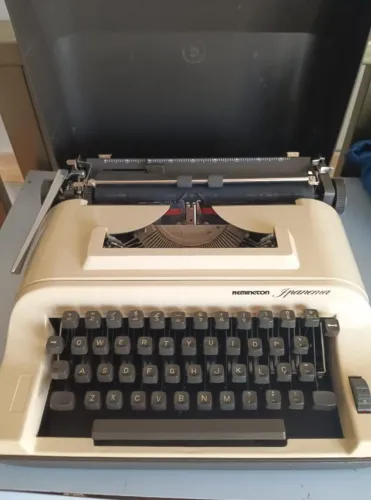 Máquina De Escrever Remington Ipanema, Lindíssima e perfeita!