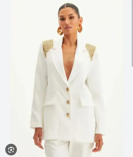 blazer lança perfume