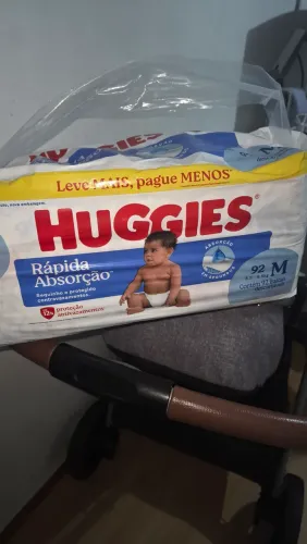 Fralda Huggies rápida absorção M