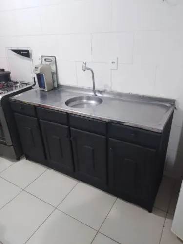Armário com pia madeira pintado