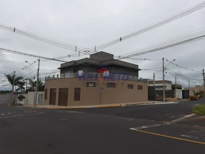 Sobrado comercial a venda em Mirassol, com 2 salões e uma casa