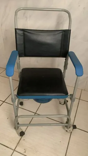 Cadeira de rodas para banho