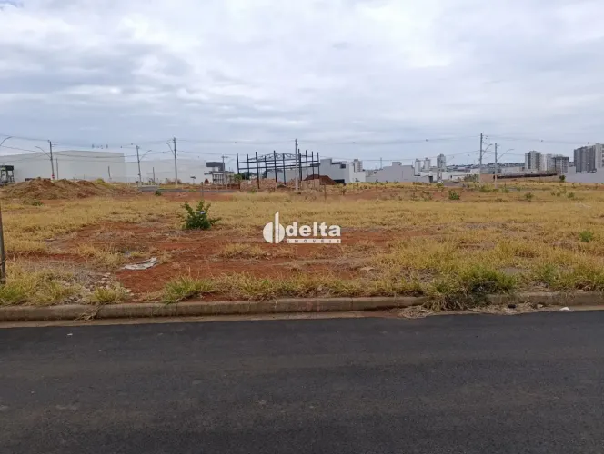 Terreno disponível para venda no bairro Aclimação em Uberlândia - MG.