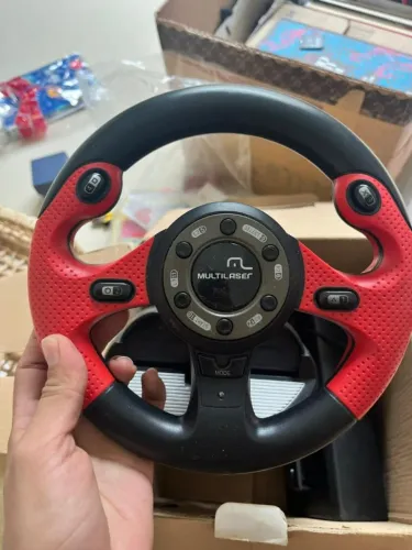 Este objeto é um Volante Gamer Multilaser GT Shift (modelo JS049 ou JS050)